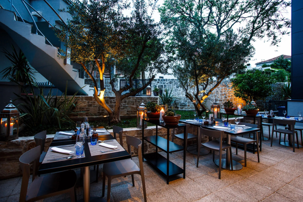 Hotel Osam