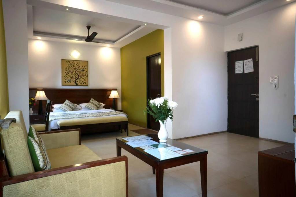 Colonia Santa Maria, A Club M Associate