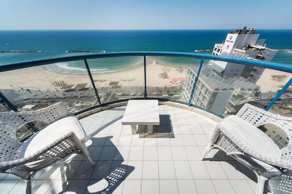 Luxurious Apt W Panoramic Sea View - 75m