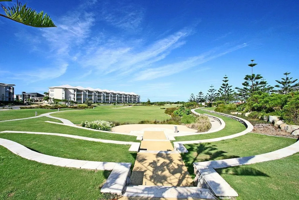 Cylinders Beach House @ Salt Village