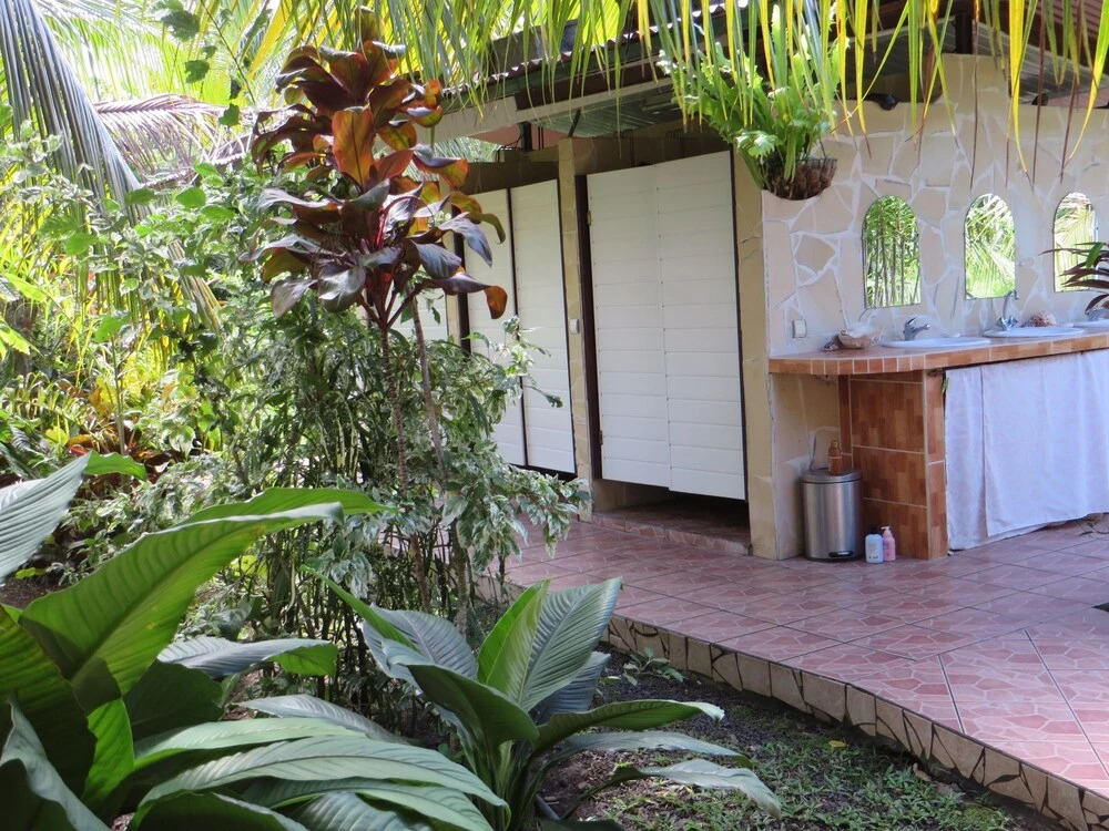 Taharuu Surf Lodge