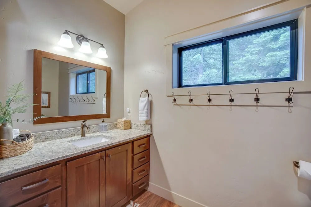 Family-friendly Cabin: Pool Access, Bikes & Games
