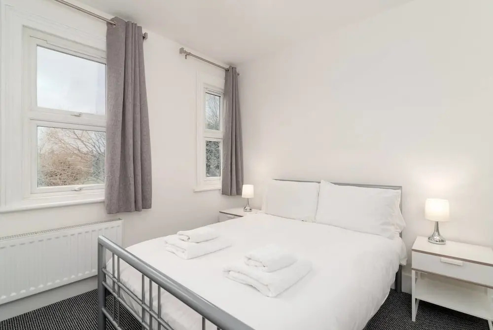 Modern 2 Bed, for 4 Guests in Golders Green!
