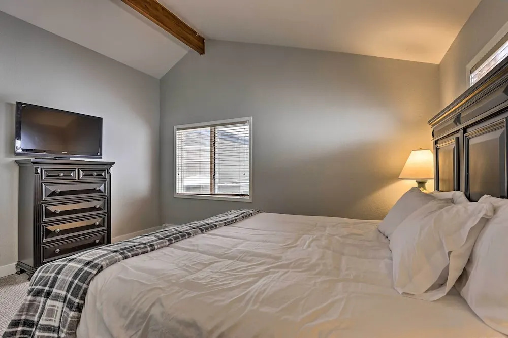 Avon Duplex w/ Hot Tub: Near Vail Hiking & Golf!