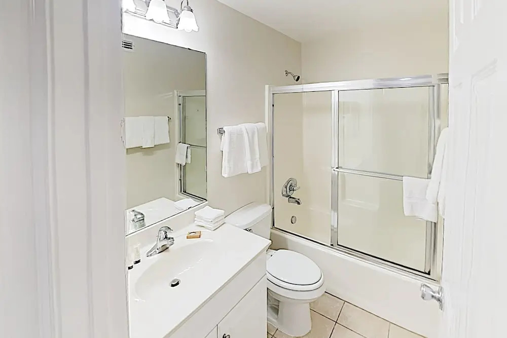 New Listing! Beachfront Gem W/ Pools & Docks 2 Bedroom Condo