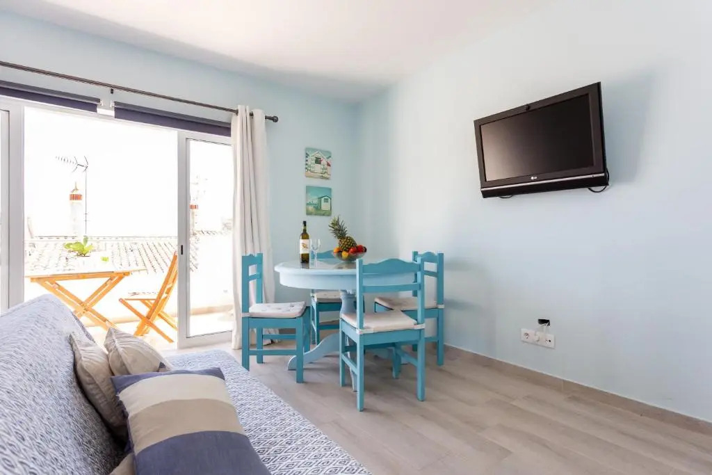 Mariners (3) - Bright and stylish apartment - 2 minute walk to the beach