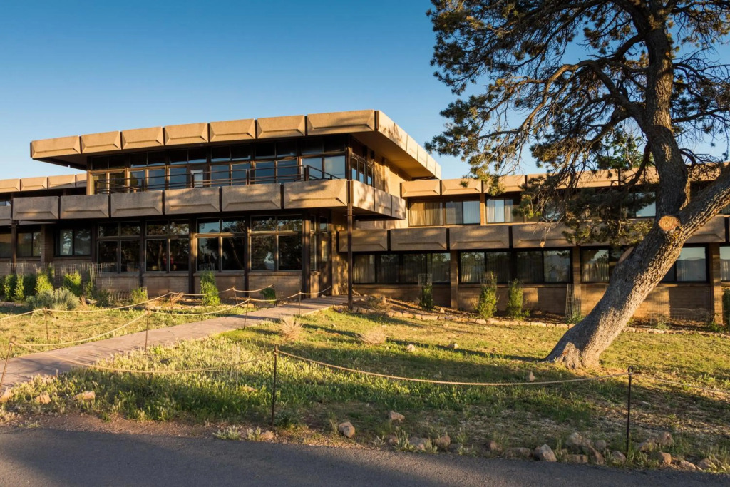 Kachina Lodge - Inside the Park