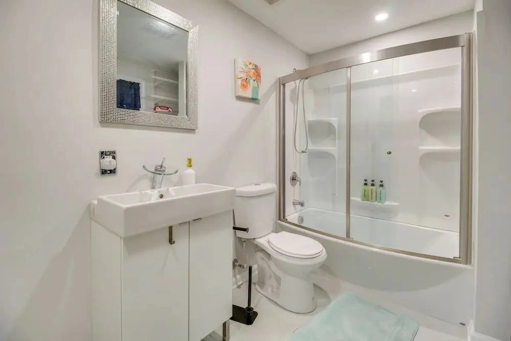 3 Mi to The Battery! Home w/ Spacious Backyard