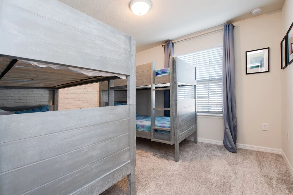 5 Bed 4 Bathroom Town Home