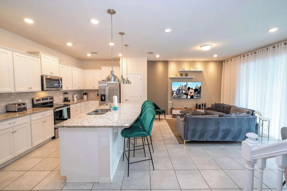 Luxury Townhouse w/ Private Pool Near Clubhouse