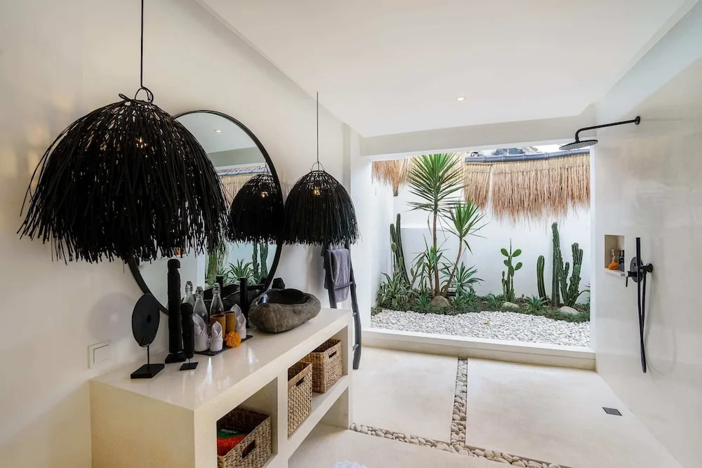 Villa Laut - 4BR Luxury Villa within Walking Distance to Seseh Beach