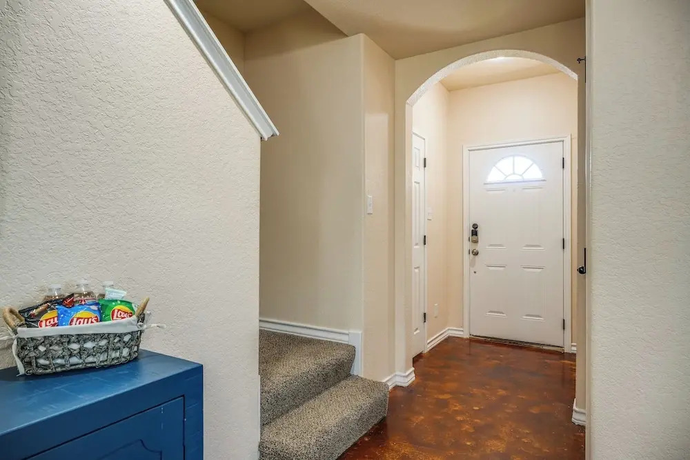 San Antonio Townhome ~ 2 Mi to Aquarium!