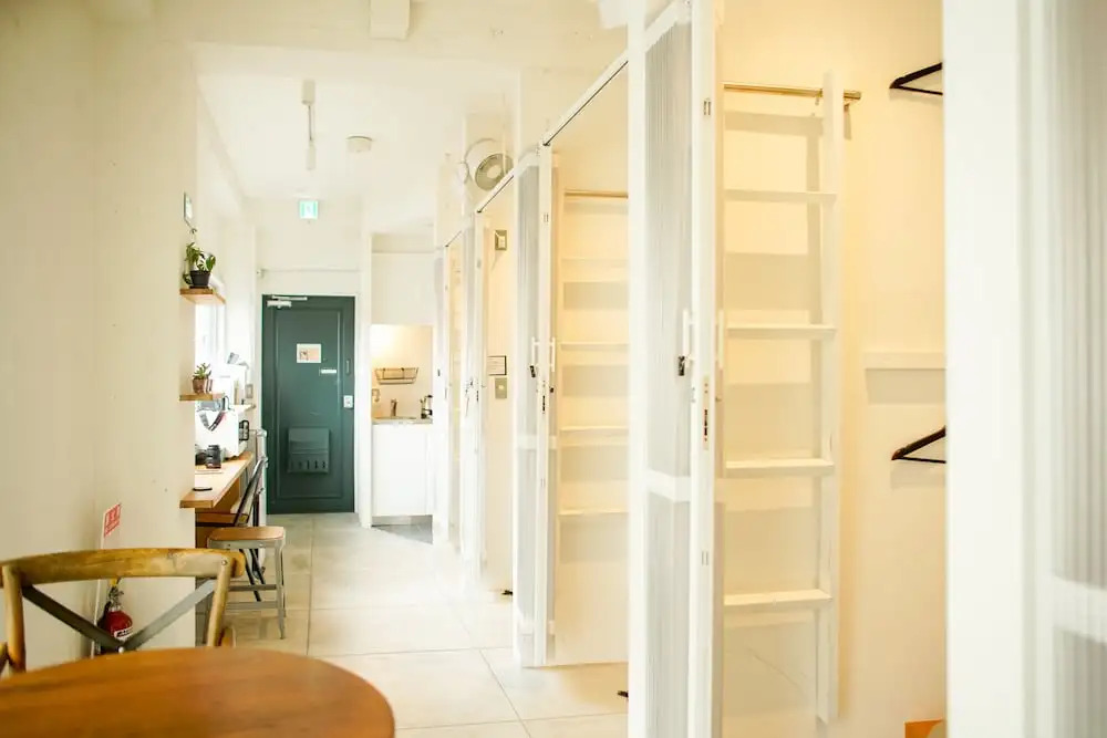 ROUTE - Cafe and Petit Hostel
