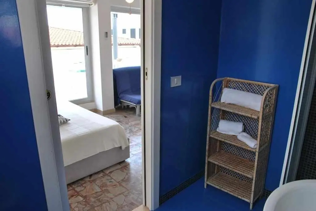 ATTICO BLU monolocale a 50 mt dal mare