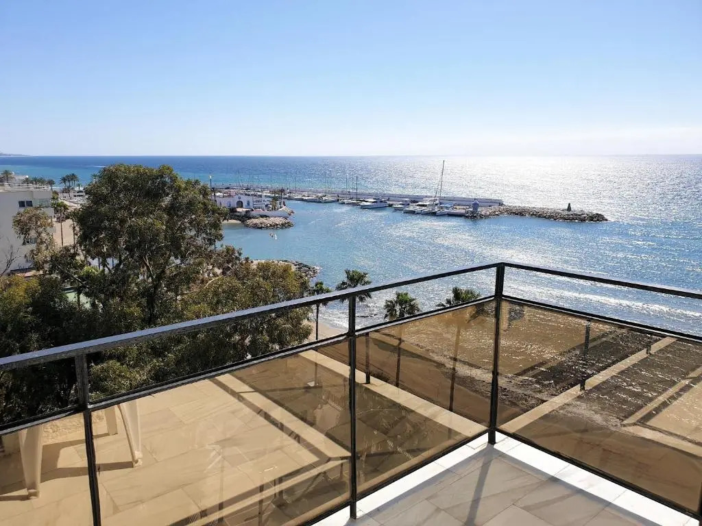 Skol 617 Beachfront Two-bedrooms Duplex With Sea Views