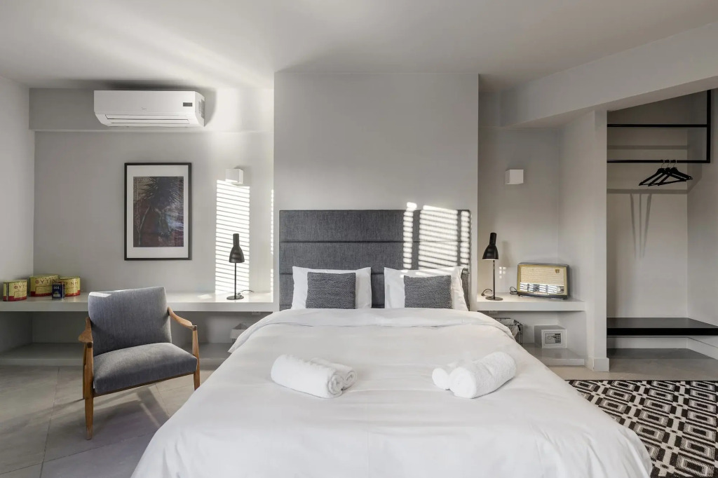 Mind-blowing petite studio in the heart of Athens!