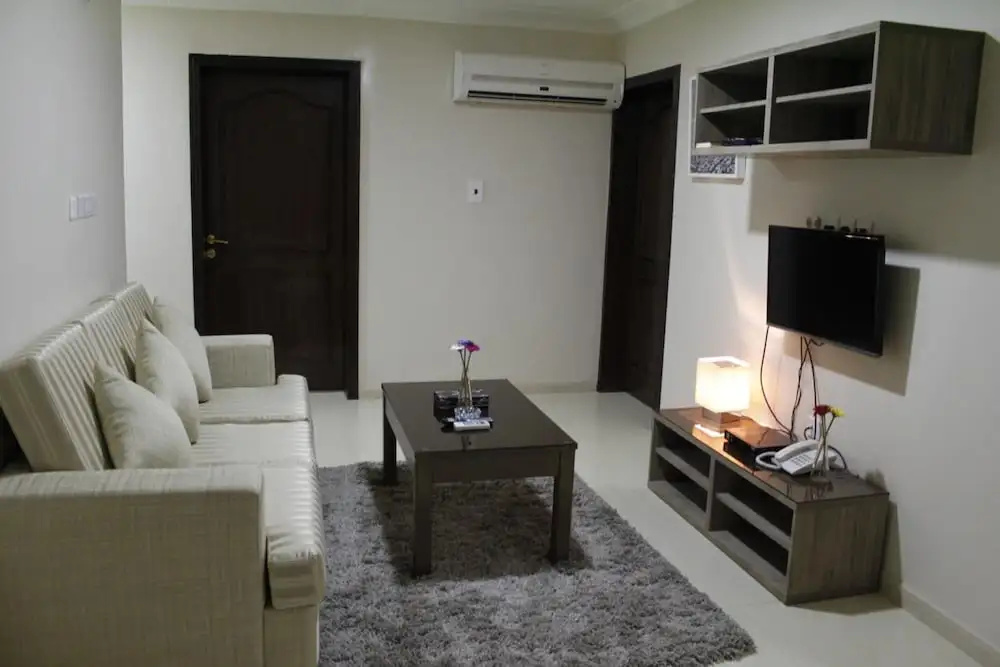 Plaza Home