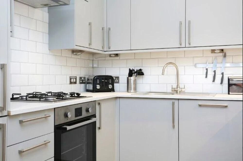 Modern, Stylish Apt. in Excellent Central Location