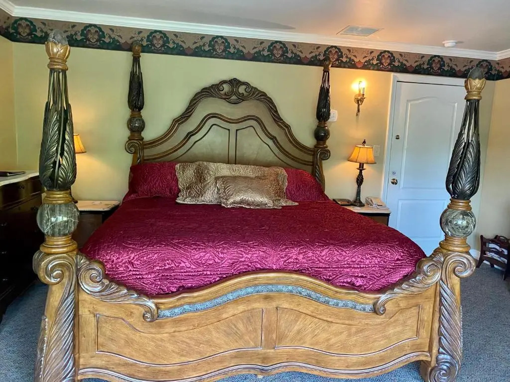 The Cypress Inn