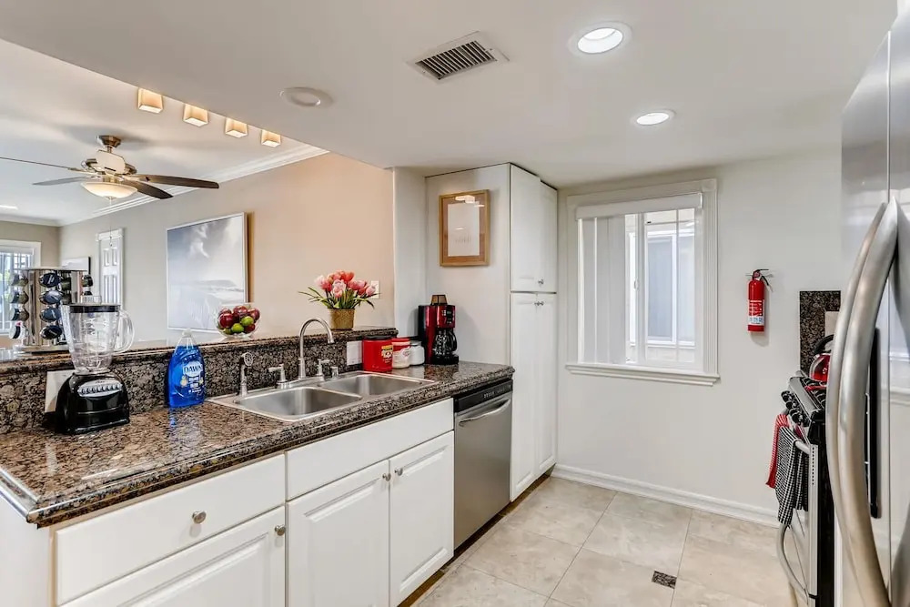 Awesome Family Friendly Beach Home - 1 Block To Ocean - 3BR/2BATH - Self Check In! (C1)