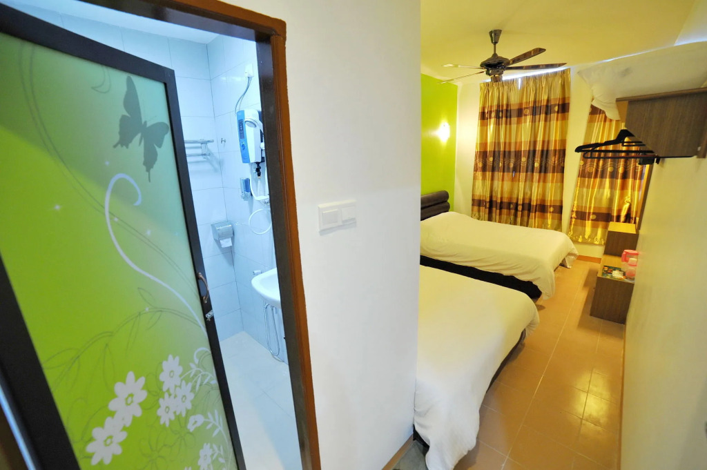 OYO 850 Gold Star Hotel