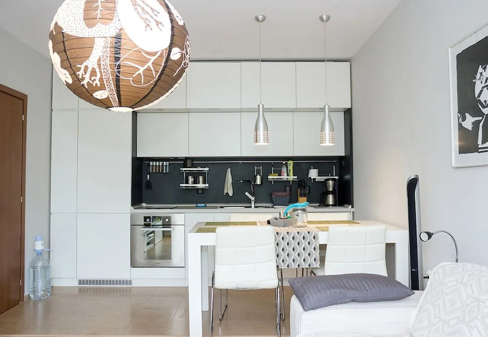 FM Luxury 1-BDR Apartment - Into the Woods