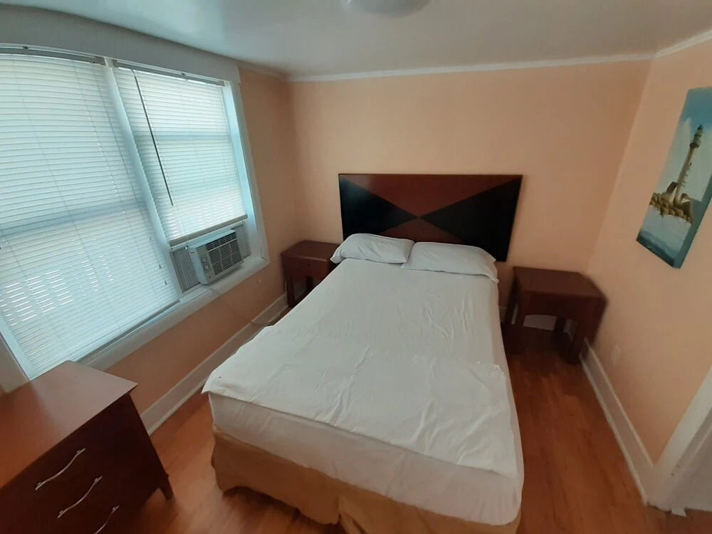 Atlantic Breeze Motel & Apartments