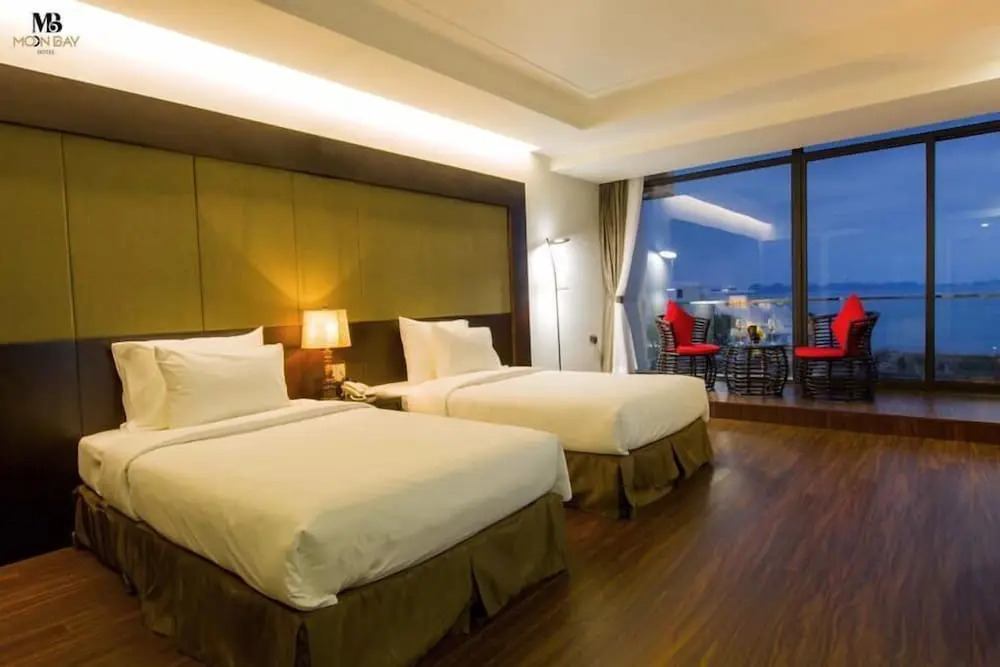 Moon Halo Hotel