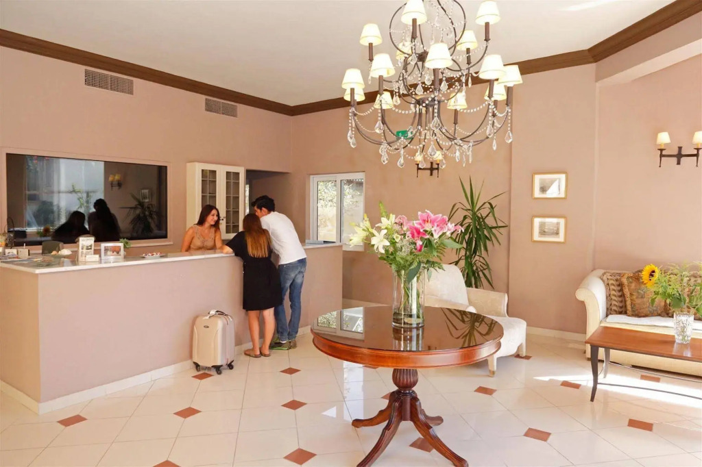 Lambrinos Suites