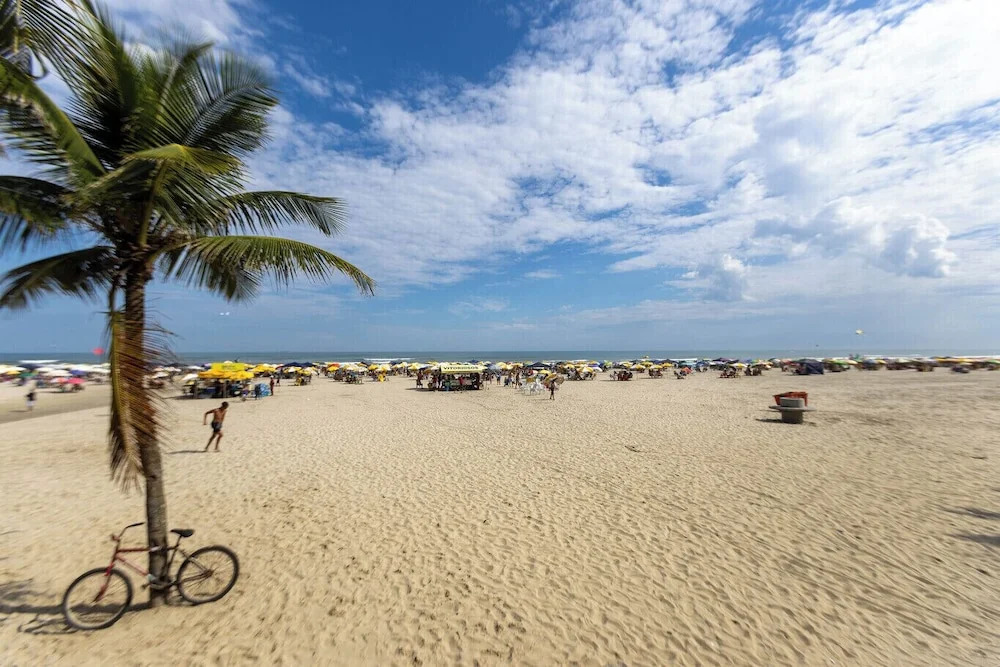 Apto com Ar e 2 Dorm na Vila Mirim Perto da Praia