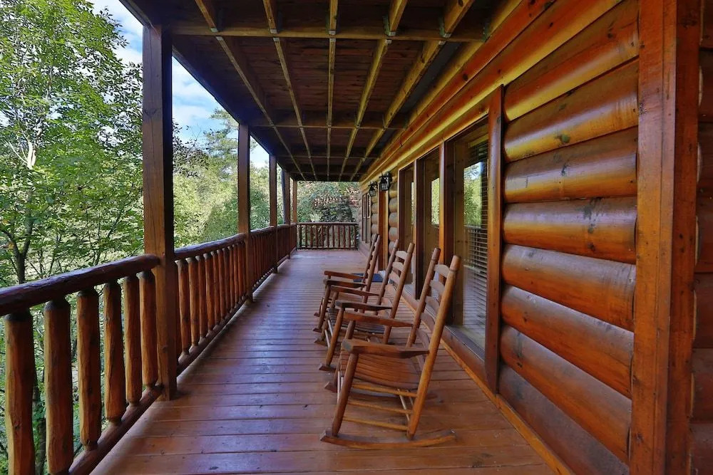 Mayberry 3 Br cabin by RedAwning