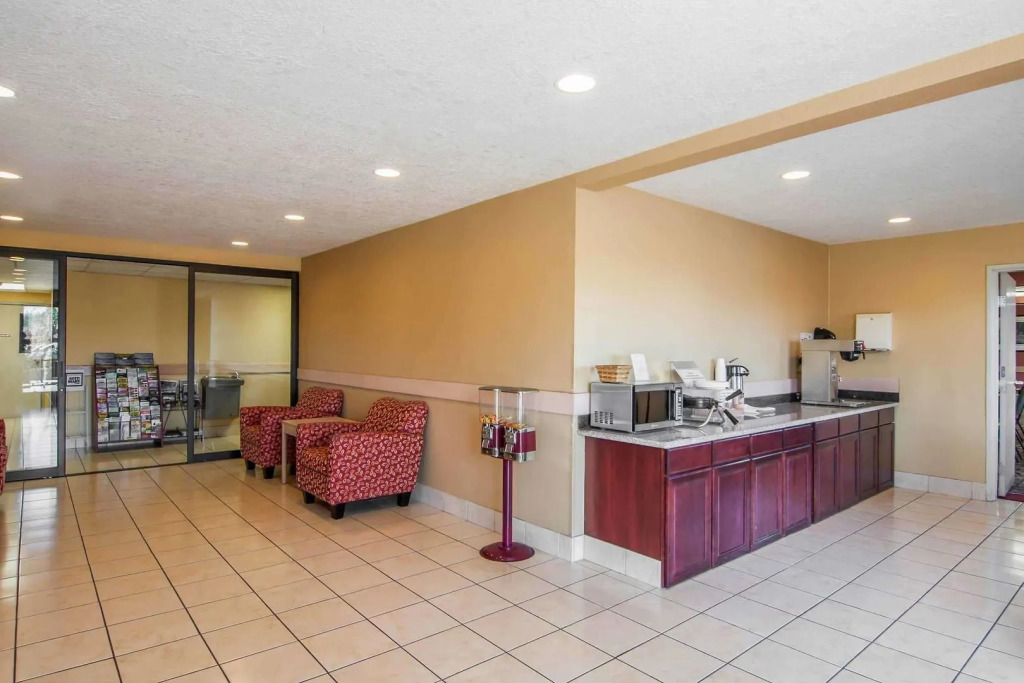 Bridgeway Inn & Suites