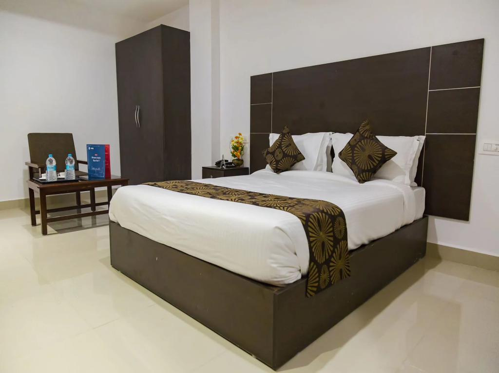 Capital O 7884 Hotel Thyag Inn