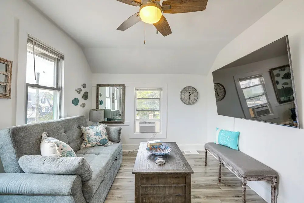 Stroll to Ocean Grove Boardwalk & Beach: Sleek Apt