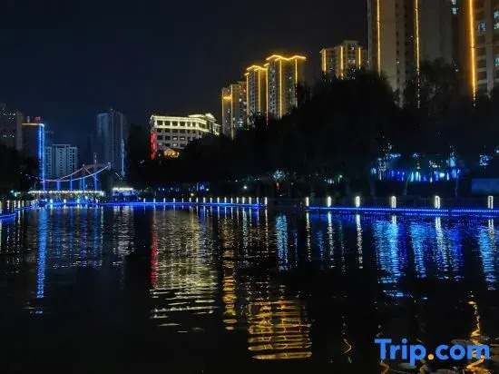Super 8 Hotel (Hetian tuanjie  square)