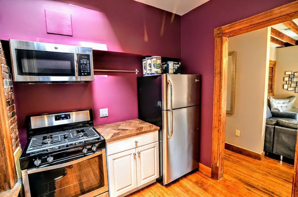 3br, 1 Bath, Sleeps 6-8 3 Bedroom Apts