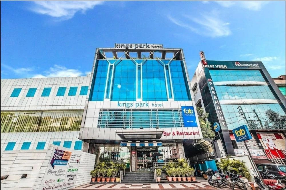 OYO Premium AB Road Bhavarkuan