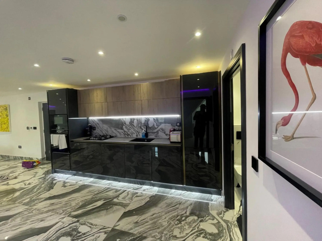 Modern and Stylish Penthouse Apartment next to Maidenhead Golf Course