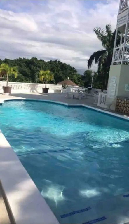 1 Bed Villa - Sleeps 2 - Garden - Parking - Wifi