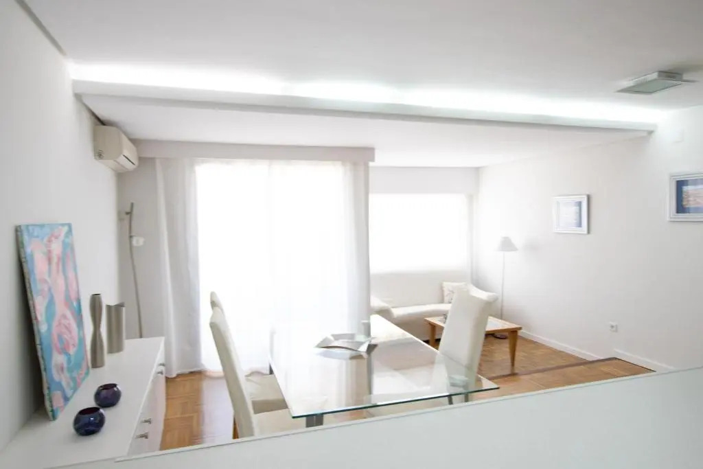 Light and bright apartment in central Valencia