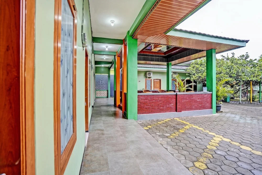 OYO Life 92043 Kost Barokah Syariah Madiun