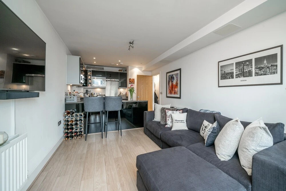 JOIVY Gorgeous 2-Bed Flat W/ Desk In Wandsworth