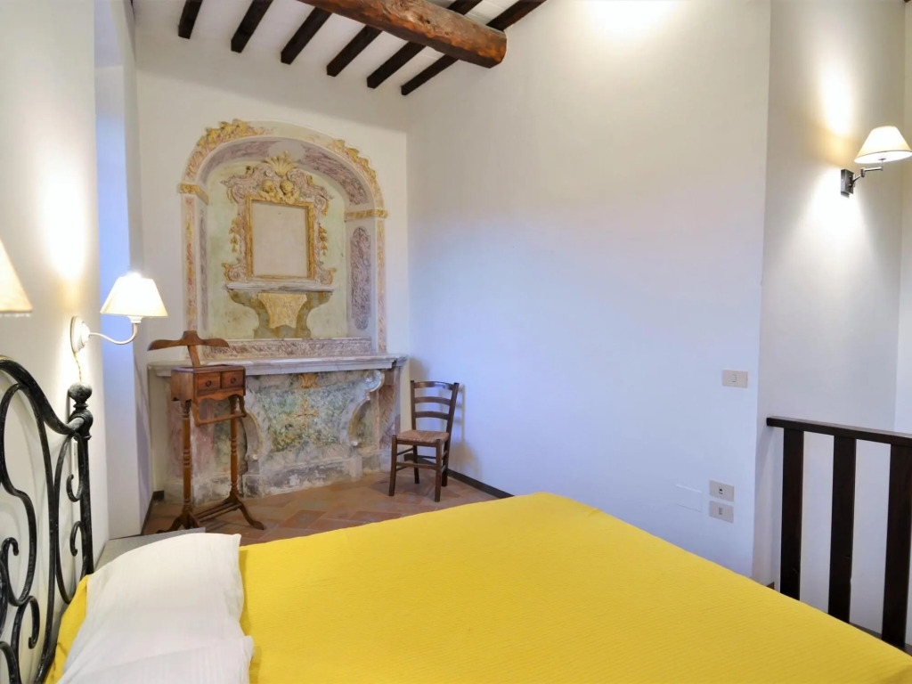 Cosy apartment in Mantignana with private terrace