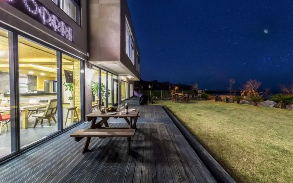 Seogwipo Toto Pension (Near Soesokkak, Outdoor Terrace)(서귀포 토토펜션 (쇠소깍인근,야외테라스))