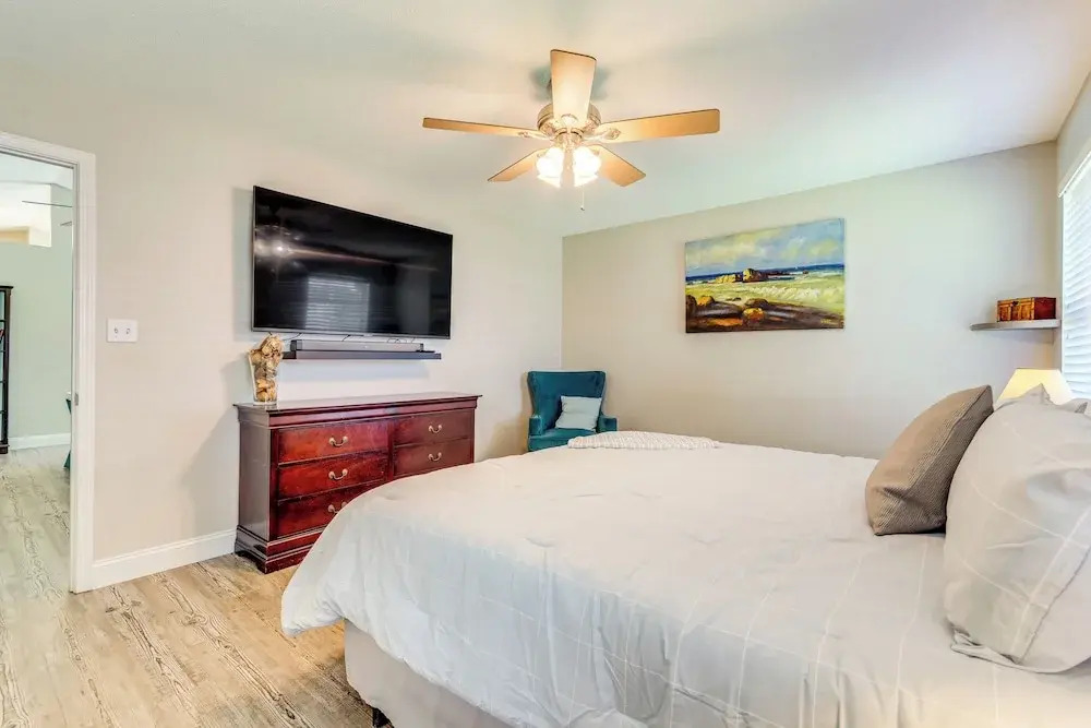 6 Mi to Navarre Beach: Dog-friendly Home w/ Yard