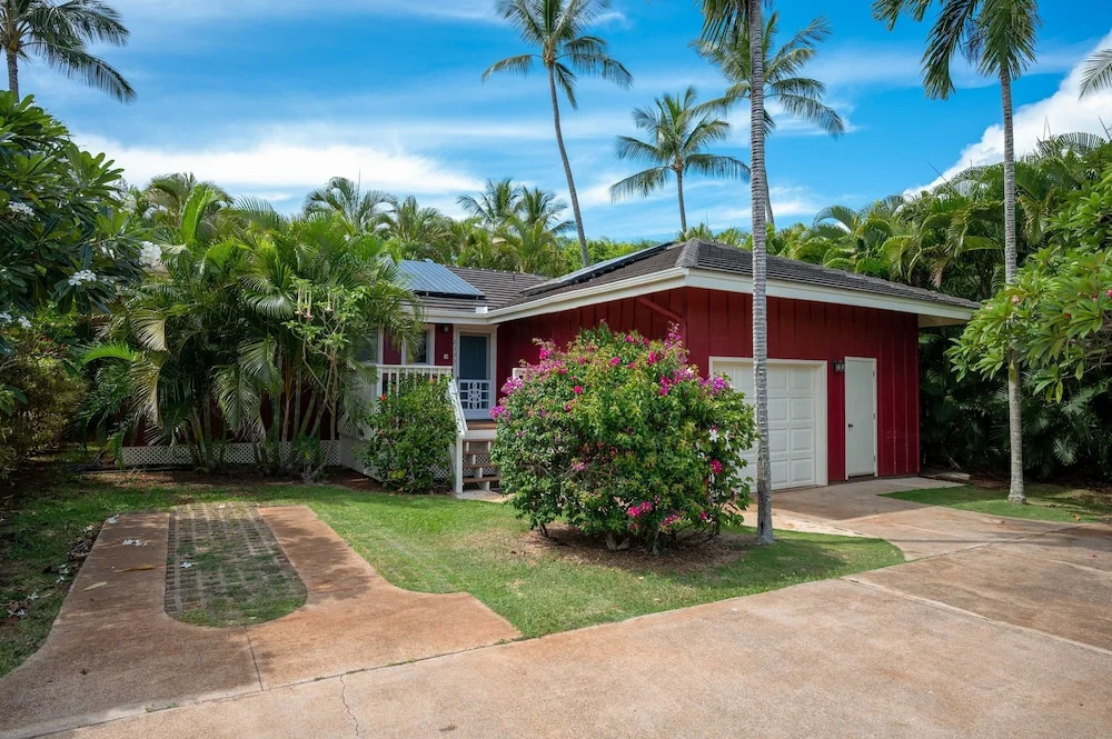 Charming Near The Beach 2 Bedroom Home