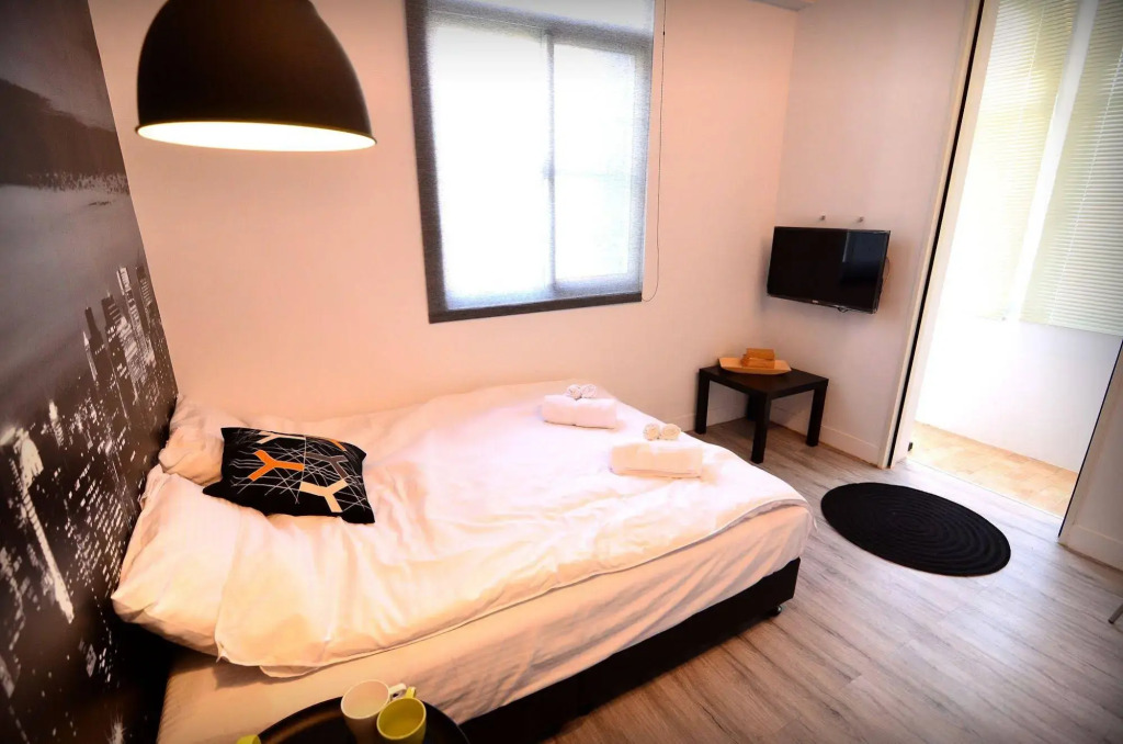 leaf hostel