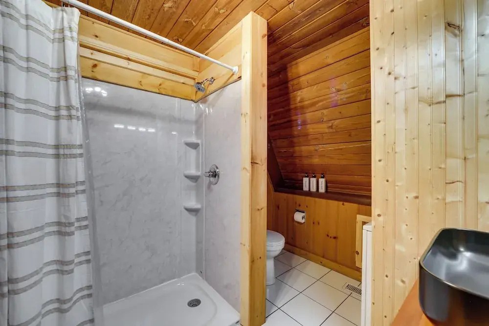 Cabin w/ Hot Tub: 2 Mi to Downtown Gatlinburg!