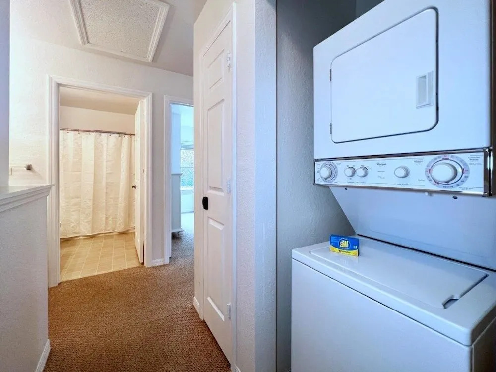 Lovely Family Townhome In Great Location-2200scd 4 Bedroom Townhouse by RedAwning