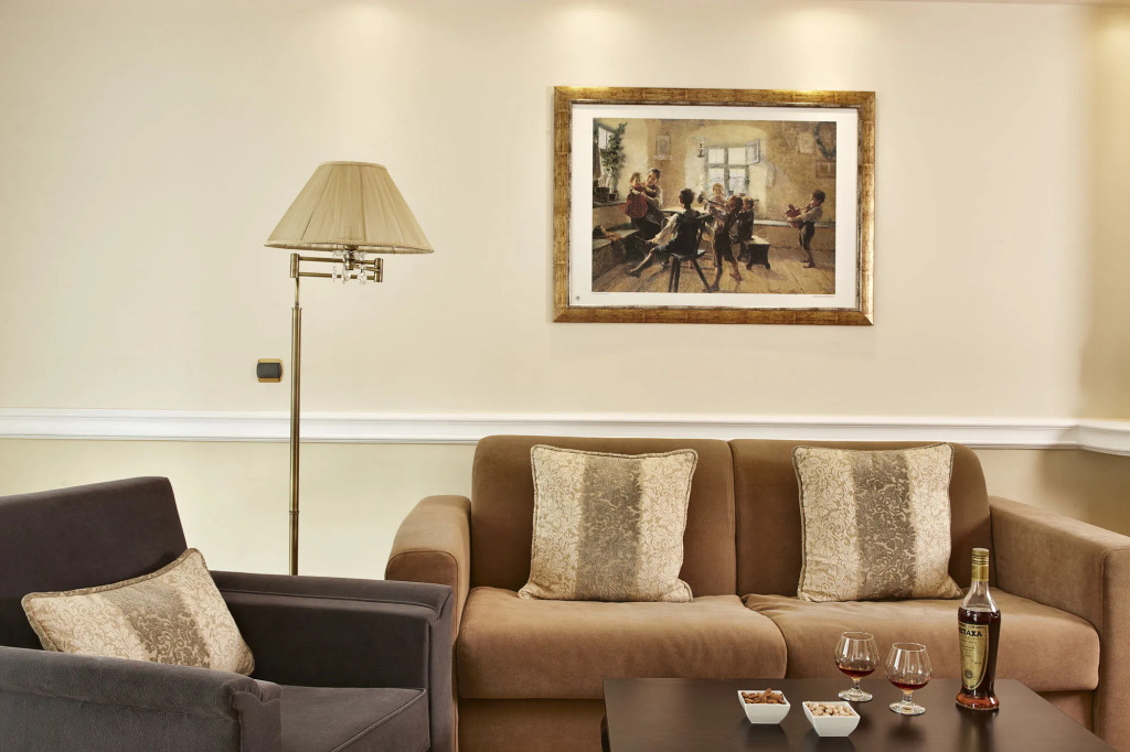 Ava Hotel and Suites
